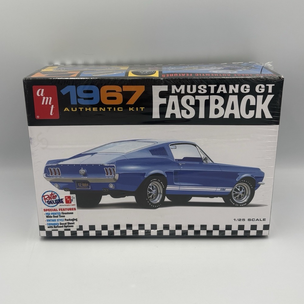AMT 1967 Ford Mustang GT Fastback 1:25 Scale Plastic Model‎ Car Kit 1241